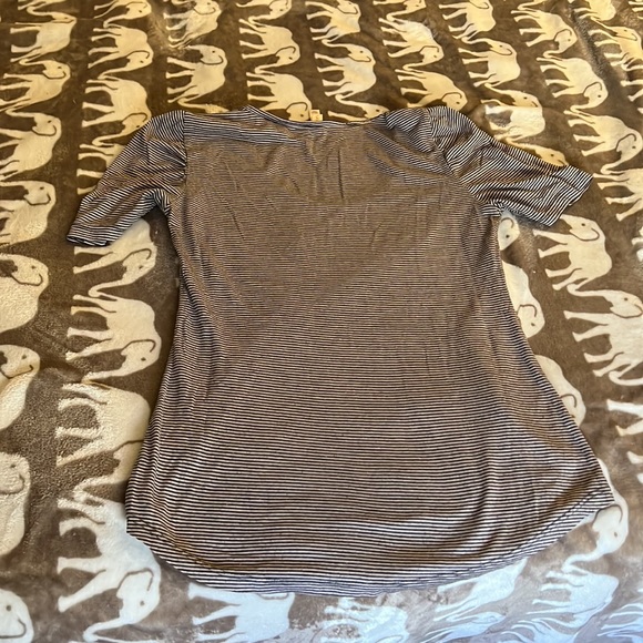 🤩Cap sleeved striped shirt with a front pocket - Picture 3 of 5